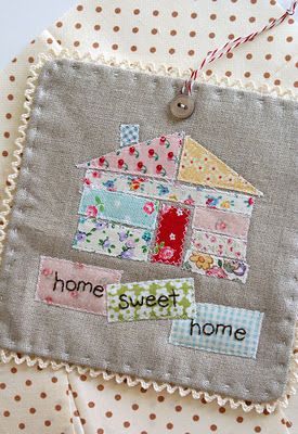 House Quilts, Fabric Journals, Quilt Labels, Pola Sulam, Small Sewing Projects, 자수 디자인, Mini Quilts, Mini Quilt, Embroidery Craft