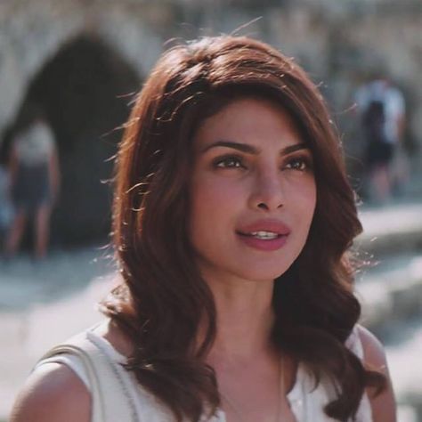 Priyanka Chopra in Dil Dhadakne Do Dil Dhadakne Do Priyanka Chopra, Priyanka Chopra In Dil Dhadakne Do, Dil Dhadakne Do Aesthetic, Prianka Copra Aesthetic, Priyanka Chopra In 90s, Priyanka Chopra Haircut, Contrast Makeup, بريانكا شوبرا, Bollywood Aesthetics