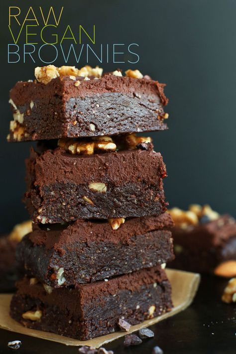 Easy Raw Vegan Brownies | Minimalist Baker Recipes Raw Vegan Brownies, Fudgy Vegan Brownies, Vegan Chocolate Ganache, Vegan Minimalist, Vegan Brownies Recipe, Coconut Oil Chocolate, Dessert Places, Vegan Brownies, Cakes And Desserts