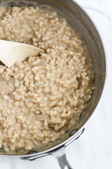 Creamy pearl barley porridge flavored with cinnamon, vanilla and brown sugar. A delicious and nutritious alternative to your morning bowl of oatmeal! Breakfast Barley Recipe, Barley Recipe Healthy, Barley Breakfast, Barley Porridge, Bowl Of Oatmeal, Barley Recipe, Oatmeal Porridge, Health Cooking, Breakfast Porridge