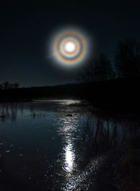 Moonbow Shoot The Moon, Moon Pictures, Dark Sky, Beautiful Moon, Harvest Moon, The Night Sky, Natural Phenomena, Moon Art, Beautiful Sky