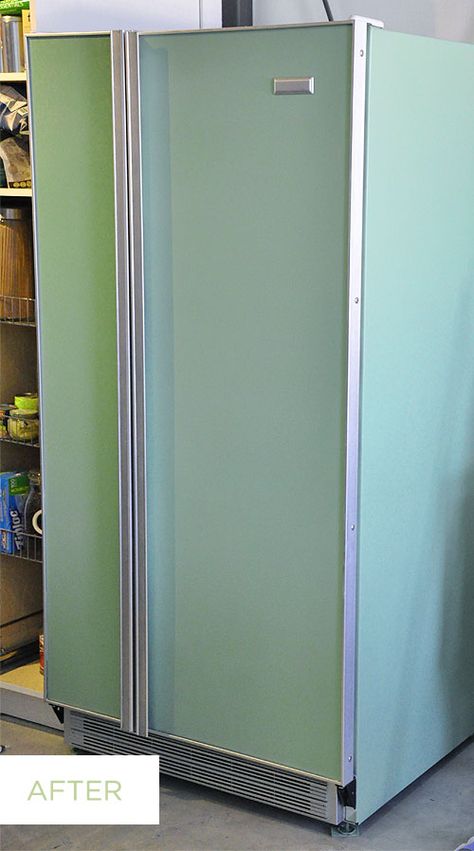 Krylon Pistachio spray painted fridge #DIY Fridge Handle Diy, Organizing Refrigerator, Paint Fridge, Painted Appliances, Garage Fridge, Fridge Diy, Refrigerator Makeover, Fridge Ideas, Old Fridge