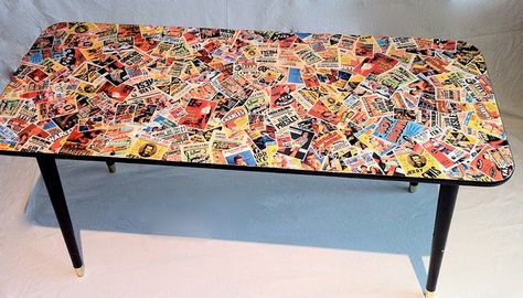 decoupage table top - Possibility for desk/craft table using old movie posters??? Sticker Table Top, Stickers On Furniture, Wallpaper Table Top, Decoupage Table Top Ideas, Decoupage Table Top, Nail Knowledge, Collage Table, Table Stickers, Sticker Table