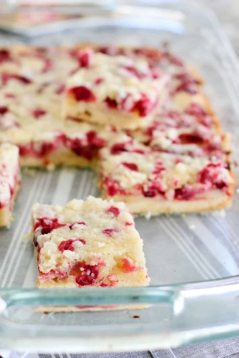 Easy Bar Cookie Recipes, Cranberry Bars Recipe, Cranberry Recipes Dessert, Fresh Cranberry Recipes, Blondie Recipes, Blueberry Pie Bars, Easy Blueberry Pie, Cranberry Bars, Cranberry Dessert