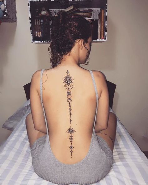 20+ Of The Best Spine Tattoo Ideas Ever #tattoo #tattoosideas #tattooart Tato Geisha, Kristina Webb, Tato Minimal, Celestial Elements, Tato Henna, Inspiration Tattoos, Spine Tattoos For Women, Disney Tattoo, Tattoo Girls