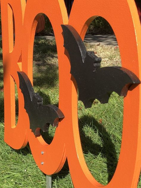 Halloween Yard Decorations Diy Wood, Halloween Yard Signs Wood, Diy Yard Decor Halloween, Wood Fall Projects, Plywood Halloween Yard Decorations, Wood Yard Signs, Wooden Yard Signs, Lavender Halloween, Halloween Wood Cutouts