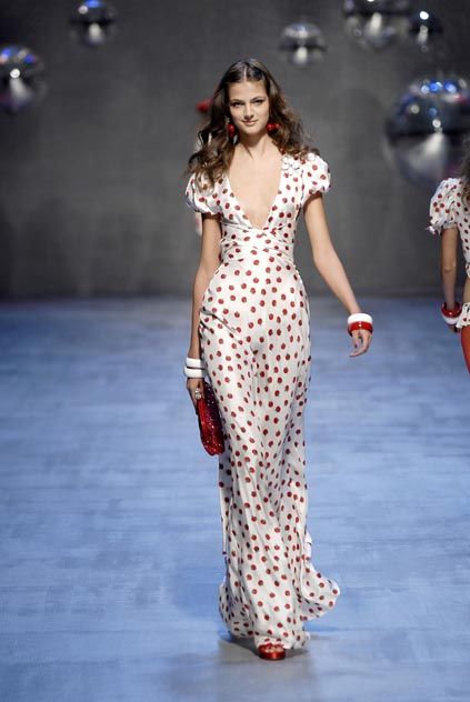 Playful White Printed Dress, Floral Fashion Runway, Fashion Forcast, Floral Dress Runway 2023, Ss24 Runway Prints, Polkadot Fashion Runway, Dresses Aesthetic, Monochromatic Fashion, Fancy Gowns