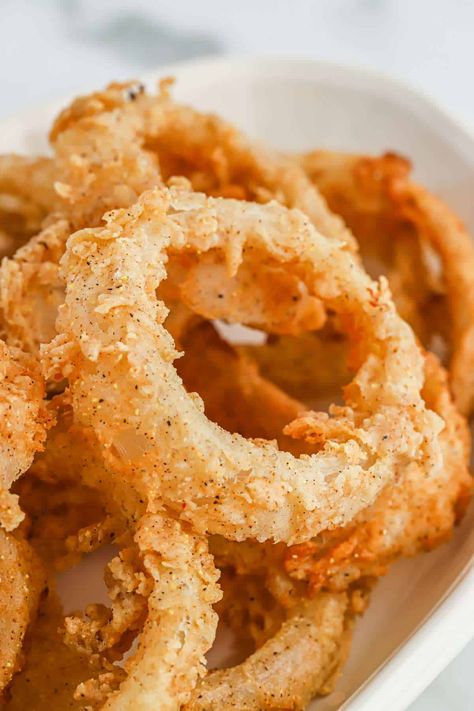 Onion Rings Easy, Onion Rings Recipe Easy, Appetizer Thanksgiving, Fried Onion Rings, Sourdough Starter Discard, Onion Rings Recipe, French Fried Onions, Crispy Onions, Onion Recipes