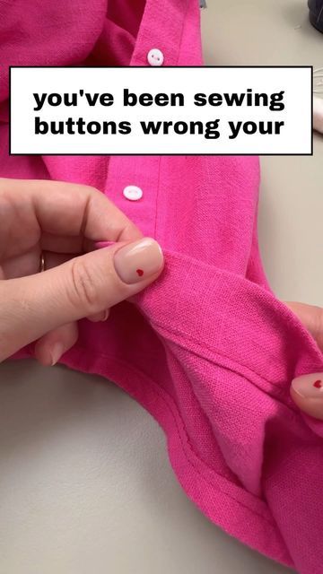 Homemaker Tips, Sew Button, Sew A Button, Cloth Craft, Clothing Repair, Embroidery Stitches Beginner, Upcycle Clothes Diy, Repair Clothes, Button Holes