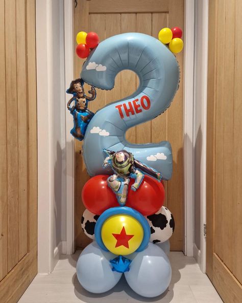 Toy Story Party Balloons, Toy Story Flowers, Two Infinity And Beyond Birthday Balloons, Two Infinity And Beyond Balloon Garland, Toy Story Party Outfit, Toy Story Themed 3rd Birthday Party, Toy Story Birthday Balloon Arch, Toy Story Balloon Decorations, Toy Story Birthday Balloons