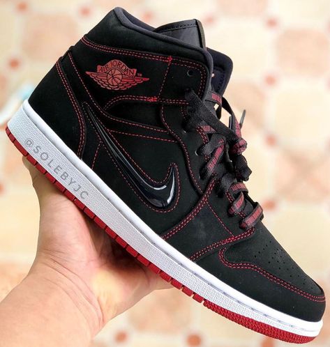 Air Jordan 1 Mid Fearless Features Jewel Swooshes Air Jordan 1 Fearless, Basketball Hall Of Fame, Sneaker Bar, Make Money Online From Home, Cheap Nike Air Max, Buy Jordans, Jordan Retro 1, Jordan 1 High Og, Retro 1