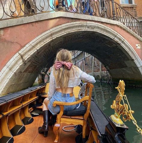 Sabrina Carpenter Boyfriend, Venice Photos, Italy Summer, Italy Aesthetic, Girl Meets World, Italian Summer, Venice Italy, Sabrina Carpenter, Instagram Pictures