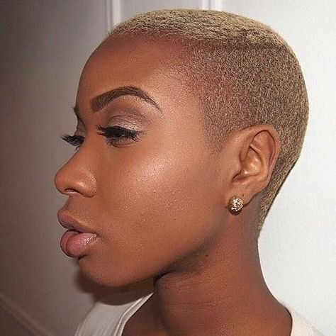 Embrace Your TWA This Summer – 10 Hairstyles Shaved Hairstyles, Short Natural Haircuts, Women Models, Twa Hairstyles, Beehive Hair, Shaved Hair Designs, Asymmetrical Hairstyles, Hair 2018, Funky Hairstyles