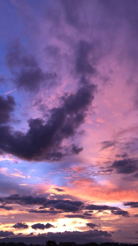 Cielos Aesthetic, Afternoon Sky, Colorful Sky, Phone Wallpaper Boho, Purple Sunset, Sky Pictures, Pretty Landscapes, Sky Sunset, Aesthetic Desktop Wallpaper