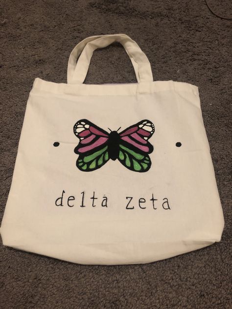 Sorority Bag Delta Zeta Tote Bag, Sorority Tote Bags, Paint Bags, Sorority Ideas, Bag Painting, Big Lil, Diy Tote, Painted Bags, Bag Designs