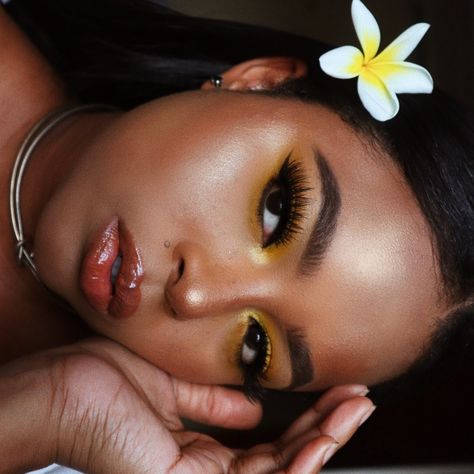 Hawaii Theme Makeup, Hawaiian Party Makeup, Hawaiian Makeup Look Eye, Lilo Makeup Ideas, Hawaiian Eyeshadow Looks, Polynesian Makeup, Tropical Makeup Look Natural, Moana Inspired Makeup, Hawaiian Makeup Look Hawaii