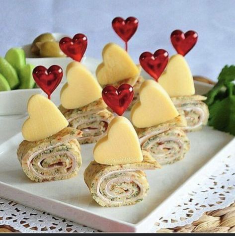 Kitchen Painting, Decorações Com Comidas, Party Sandwiches, Mini Sandwiches, Painting Kitchen, Decorating Home, Easy Chinese, Home Decor Ideas Living Room, Valentines Day Food