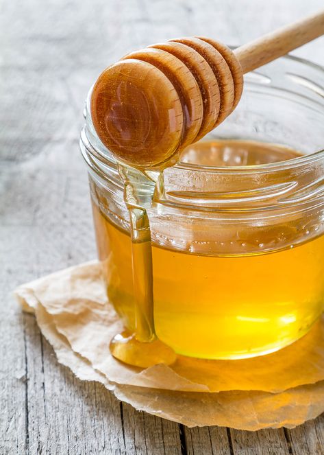 Sometimes plants have such powerful healing properties that even the products made by animals who consume them can have powerful medicinal qualities. This is the case with manuka honey—a potent strain of high-nutrient honey that comes from bees who pollinate the manuka bush (Leptospermum scoparium), also known as the Leptospermum Scoparium, Post Holiday, Spa Essentials, Manuka Honey, Healing Properties, Natural Remedies, Need To Know, Honey, Healing