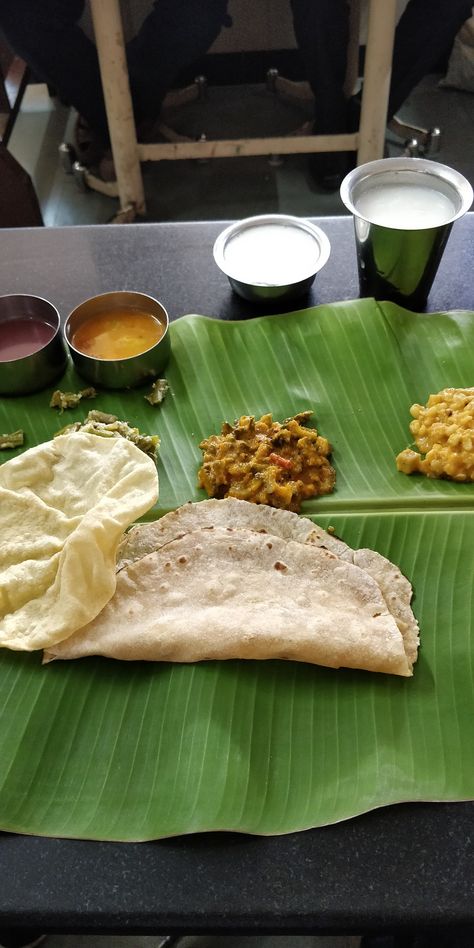 Unlimited south Indian thali only for Rs 200. At Matunga Indian Thali Photography, Indian Thali Snapchat, Indian Food Snap, Kerala Food Snap, South Indian Veg Thali, South Indian Food Snap, South Indian Food Photography, South Indian Food Photography Aesthetic, South Indian Thali