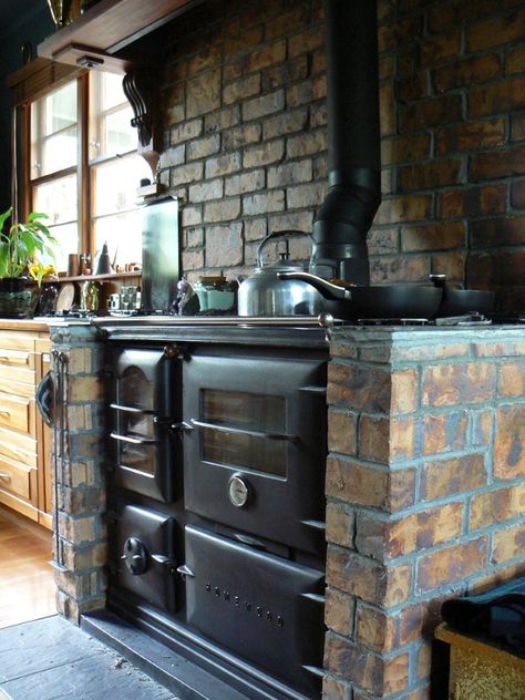 Wood Burning Cook Stove, Wood Burning Stoves, Wood Stove Cooking, Old Stove, Wood Stove Fireplace, Antique Stove, Vintage Stoves, Wood Oven, Cast Iron Stove