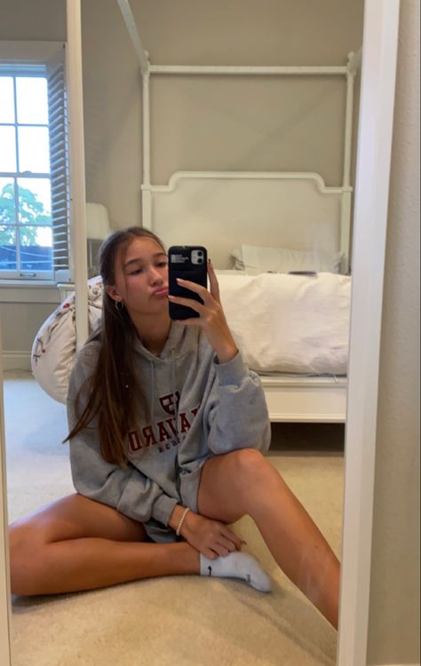 Harvard Sweater Outfit, Harvard Crewneck Outfit, Harvard Hoodie Outfit, Harvard Clothes, Harvard Sweatshirt Outfit, Harvard Crewneck, Harvard Hoodie, Boston Trip, Happy Girl