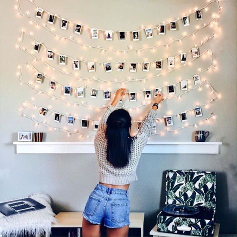 Dorms Decor, Diy Photo Wall, Girls Apartment, Diy Gallery Wall, Photo Room, Tumblr Rooms, Bedroom Decor For Teen Girls, Decor Stickers, Room Goals