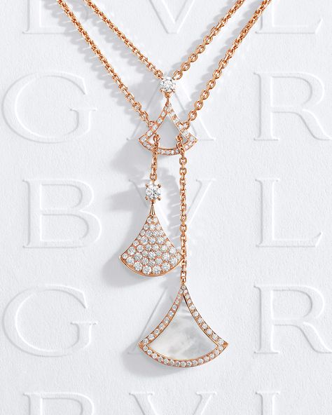 Bulgari Bvlgari Necklace, Bulgari Jewelry, Bvlgari Jewelry, Expensive Jewelry Luxury, Pearl Necklace Designs, Diamond Necklace Designs, Jewelry Photoshoot, Jewelry Ads, Infinite Possibilities