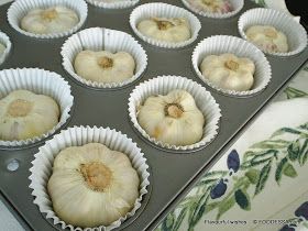 Roasting Garlic In Oven, Roast Garlic, Roasted Garlic Cloves, Garlic Recipes, Cooking Lessons, Muffin Tins, Great Food, Veggie Dishes, Roasted Garlic