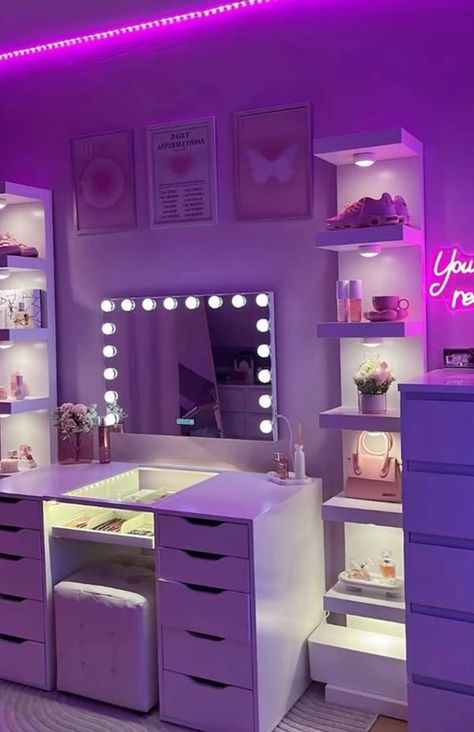 Teyaira Mcqueary Half Game Room Half Makeup Room, Cute Vanity Ideas, Content Room, Bling Bedroom, Cute Vanity, Teenager Bedroom Design, Bedroom Ideas For Teenage Girl Rooms, Beauty Room Vanity, Girly Room Decor