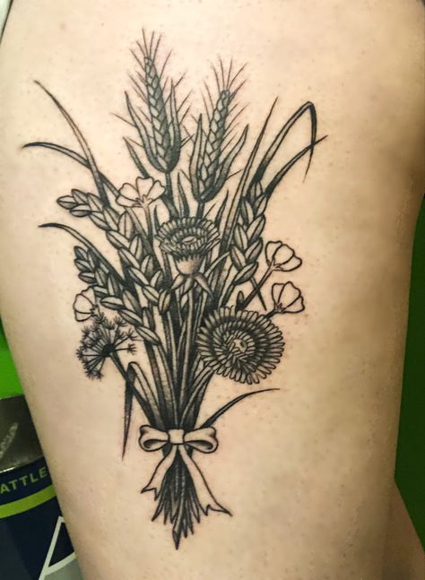 Tattoo weeds dandelion hah bouquet thigh tattoo Dried Flower Tattoo Design, 90s Country Tattoo, Wheat Bouquet Tattoo, Western Bouquet Tattoo, Fall Bouquet Tattoo, Farm Related Tattoos, Hay Tattoo Ideas, Western Wildflower Tattoo, Weeds Tattoo Ideas