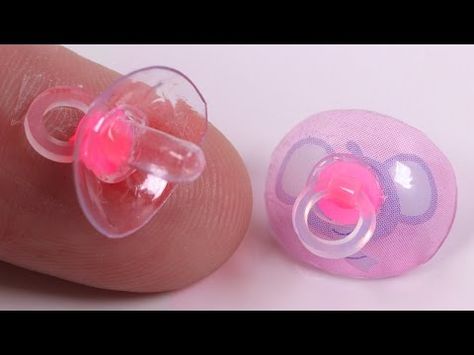 DIY miniature Baby Bottles ~ with Milk, Water, and Orange Juice - YouTube Pacifier Diy, Mini Choses, Doll Furniture Tutorial, Barbie Bebe, Baby Doll Furniture, Accessoires Barbie, Baby Barbie, Barbie Dolls Diy, Diy Doll Miniatures