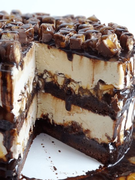 This dreamy Snickers Peanut Butter Brownie Ice Cream Cake is made with layers of fudgy brownie, no-churn peanut butter ice cream, chopped Snickers, chocolate and caramel sauce! #icecreamcake #homemadeicecream #nochurnicecream #snickers #browniecake #layercake #homemadeicecreamcake #peanutbuttercake Brownie Ice Cream Cake, Peanut Butter Brownie, Cake Brownie, Bar Cake, Brownie Ice Cream, Ice Cream Cake Recipe, Peanut Butter Ice Cream, Cupcake Bakery, Desired Reality