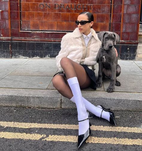 Knee High Socks With Heels, Sheer Knee High Socks Outfit, Socks And Heels Street Style, Knee High Stockings Outfit, Knee High Socks Outfit Aesthetic, Heels With Socks Outfit, White Socks Outfit, Knee Socks Outfits, White Tights Outfit