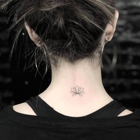 Back Tattoos for Women That Looks Stunning & Eye Catching Lotus Flower Back Neck Tattoo, Lotus Flower Tattoo On Back Of Neck, Sassy Tattoos, Behind The Neck Tattoos, Romantic Updos, Beautiful Back Tattoos, Small Lotus Tattoo, Water Lily Tattoos, Nape Tattoo