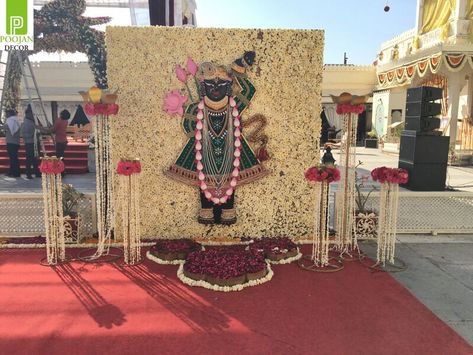 Flower Decoration For Ganpati, Indian Wedding Decorations Receptions, Small Wedding Decor, Themed Wedding Decorations, Indian Wedding Favors, Flower Garland Wedding, Wedding Stage Design, Classic Wedding Decorations, Personalized Wedding Decor