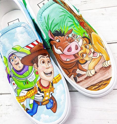 Lion King Shoes Painted, Hand Painted Disney Shoes, Painted Disney Shoes, King Shoes, Diy Shoe, Shoe Designs, Shoes Diy, Disney Shoes, Hand Painted Shoes