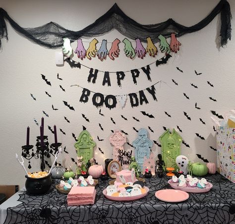 Pastel Goth Birthday Party, Pastel Goth Party, Goth Birthday Party, Pastel Goth Halloween, Goth Birthday, Goth Party, Bday Themes, Girly Halloween, Pastel Halloween