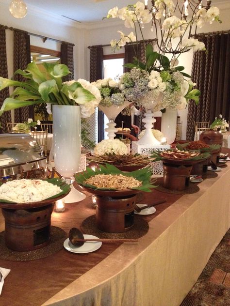 Indonesian buffet spread Balinese Buffet Table, African Buffet Table Ideas, Filipino Buffet Set Up, Filipino Wedding Buffet, Filipino Food Wedding Buffet, Catering Decorations Buffet Tables, Filipino Buffet Table Set Up At Home, Asian Buffet Table Ideas, Buffet Set Up Ideas Display Catering