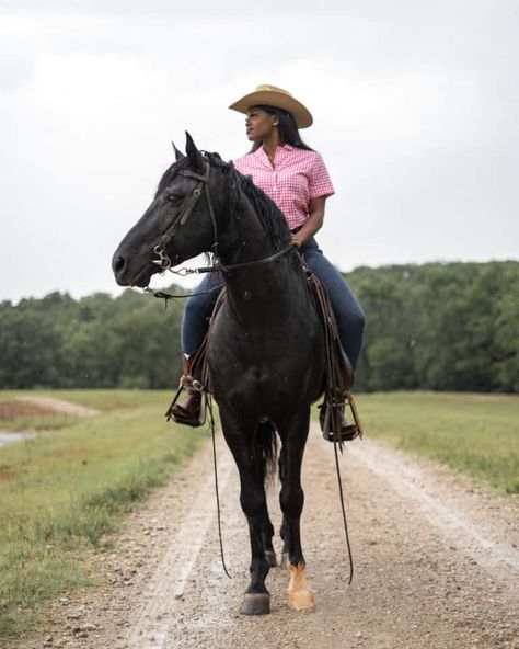 Woman On A Horse, Black Rodeo, Miss Rodeo America, Horse Photography Poses, Fort Smith Arkansas, Horse Story, Black Cowboys, Black Cowgirl, Oil Painting Inspiration