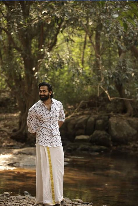 Lungi Poses Men, Veshti Sattai Men, Lungi Mens Indian, Onam Poses, Sisters Photography Poses, Unni Mukundan, South Fashion, Boys Poses, Sisters Photography