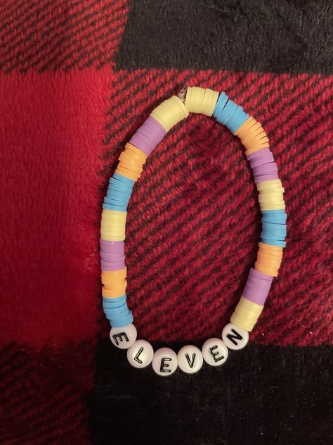 11 Stranger Things, Fun Crafts To Do, Beads Bracelet Design, Clay Bead, Bracelet Design, Bracelet Ideas, Bracelets Handmade Beaded, Bead Bracelets, Beads Bracelet