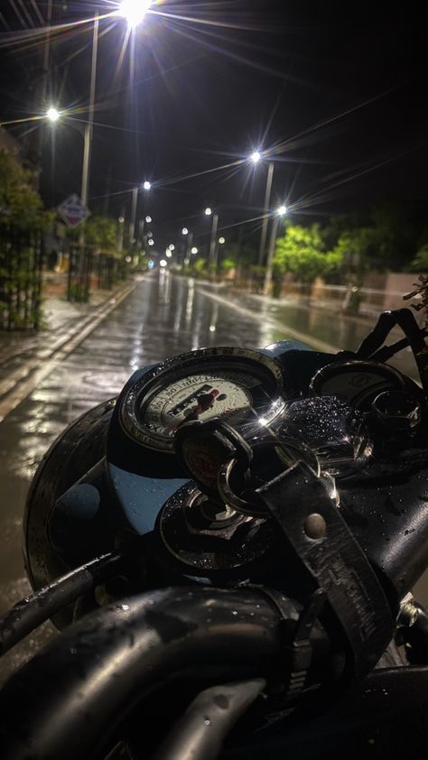 #TRUERIDER Royal Enfield Snap, Beers Aesthetic, Rain Bike Ride Snap, Morning Bike Ride Snapchat Story, Mumbai Rain Snapchat, Bike Night Ride Snapchat, Bullet Bike Royal Enfield Snap Story, Boys Attitude Pics Hd, Night Bike Ride Video