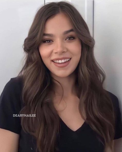 Hailee Steinfeld Style, Kate Bishop Hawkeye, Red Carpet Hair, Kate Bishop, Marvel Women, Hailee Steinfeld, Golden Girl, Hottest Celebrities, Celebrities Female