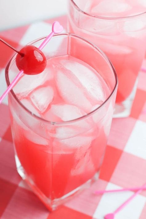 Boozy Pink Lemonade Punch is perfect to serve for just about any occasion. Made with Country Time lemonade mix, club soda, with optional vodka, it's the perfect drink to make for summer parties, weddings, baby showers, and cook outs. It's so easy to make and it's budget-friendly when you're trying to keep the costs down. #lemonadepunch #pinklemonade #punchrecipes #pinklemonaderecipes #vodka #lemonadecocktails Pink Lemonade Punch Alcohol, Punch With Pink Lemonade, Lemonade Punch Alcohol, Pink Whitney Punch, Pink Lemonade Punch, Raspberry Lemonade Punch, Strawberry Lemonade Punch, Pineapple Lemonade Punch, Lemonade Punch Recipe