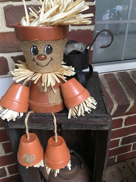 Clay Pot Snowman by Linda A.C. Flowerpot Scarecrows, Terra Cotta Pot Projects, Pots Crafts, Imprimibles Halloween, Scare Crow, Small Clay Pot, Terra Cotta Pot Crafts Diy, Scarecrow Crafts, Clay Pot Projects