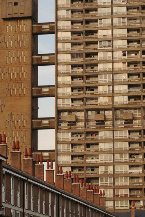 Balfron Tower, Old London Architecture, Tower Facade Architecture, Residential Towers Architecture, Concrete Apartment, Brutalist Architecture Uk, Brutalist Architecture London, Council Estate, Urban Industrial