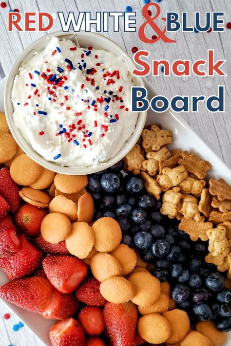 Red white and blue snack tray with teddy grahams, blueberries, mini vanilla wafers, strawberries and a fruit dip made with cream cheese, marshmallow fluff and sprinkle. Served on a white rectangle tray. Bbq Foods Sides, 4thof July Appetizers, Easy July 4th Food, Blue Party Food, Red White And Blue Charcuterie, Patriotic Party Food, Blue Charcuterie Board, Charcuterie Dessert, 4th Of July Party Food