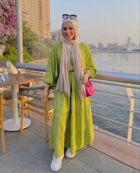 Lemon Green Outfit, Lime Green Dress Outfit, Cute Colorful Outfits, Lime Green Outfits, Outfit Ideas Hijab, Pakistani Wear, Colorful Summer Outfits, Green Dress Outfit, Lime Green Dress