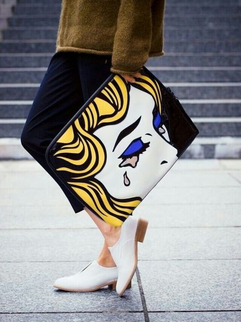 New York Outfit, Pop Art Fashion, Clutch Bags, Mode Inspiration, In The Bag, Fashion Mode, Art Fashion, Supergirl, Clutch Handbag