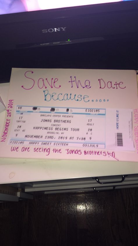 Present Tickets As Gift, Jonas Brothers Concert Poster Ideas, Fun Way To Give Concert Tickets As A Gift, Concert Present Surprise, Surprising Someone With Concert Tickets, Cute Ways To Give Concert Tickets As A Gift, Present Concert Tickets Gift Ideas, Concert Ticket Suprise, Concert Reveal Ideas